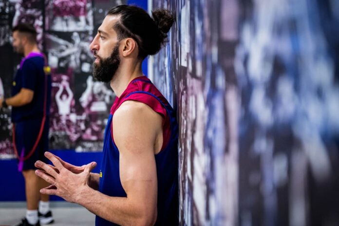 barca hapoel a huit clos
