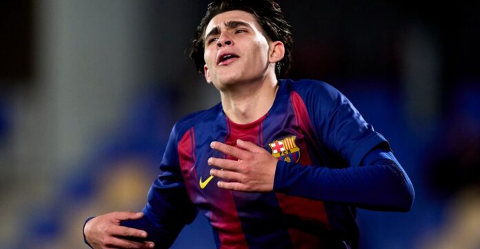 Toni Fernandez sous le maillot du FC Barcelone lors d'un match ou d'une séance avec les jeunes Blaugrana.