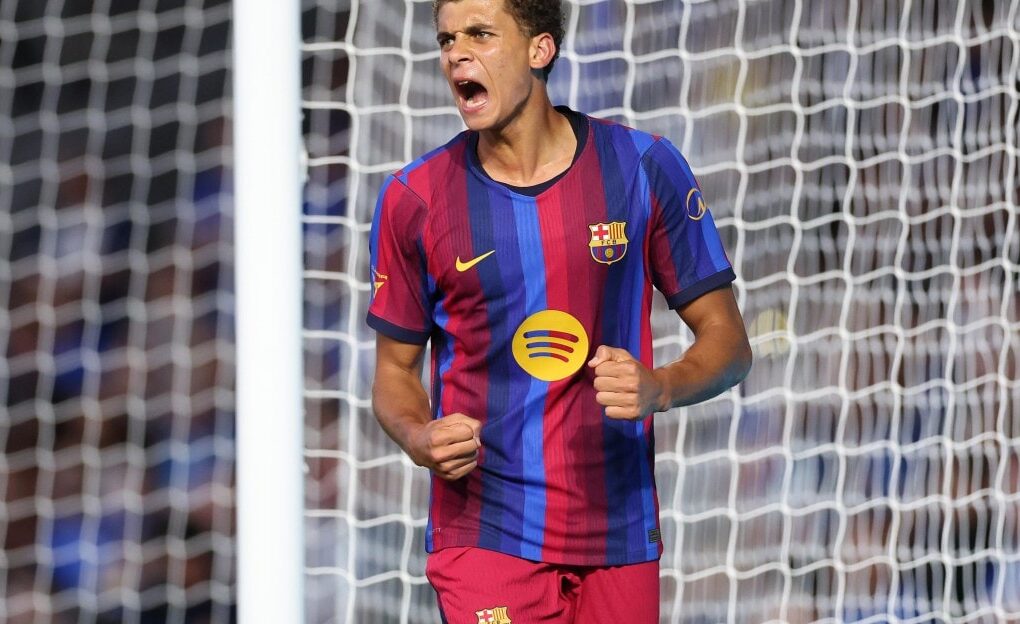 Hamza Abdelkarim sous le maillot du Barça lors du match amical contre Birmingham City.