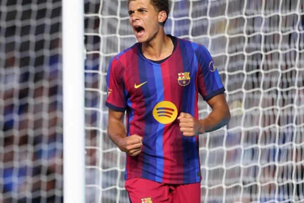 Hamza Abdelkarim sous le maillot du Barça lors du match amical contre Birmingham City.