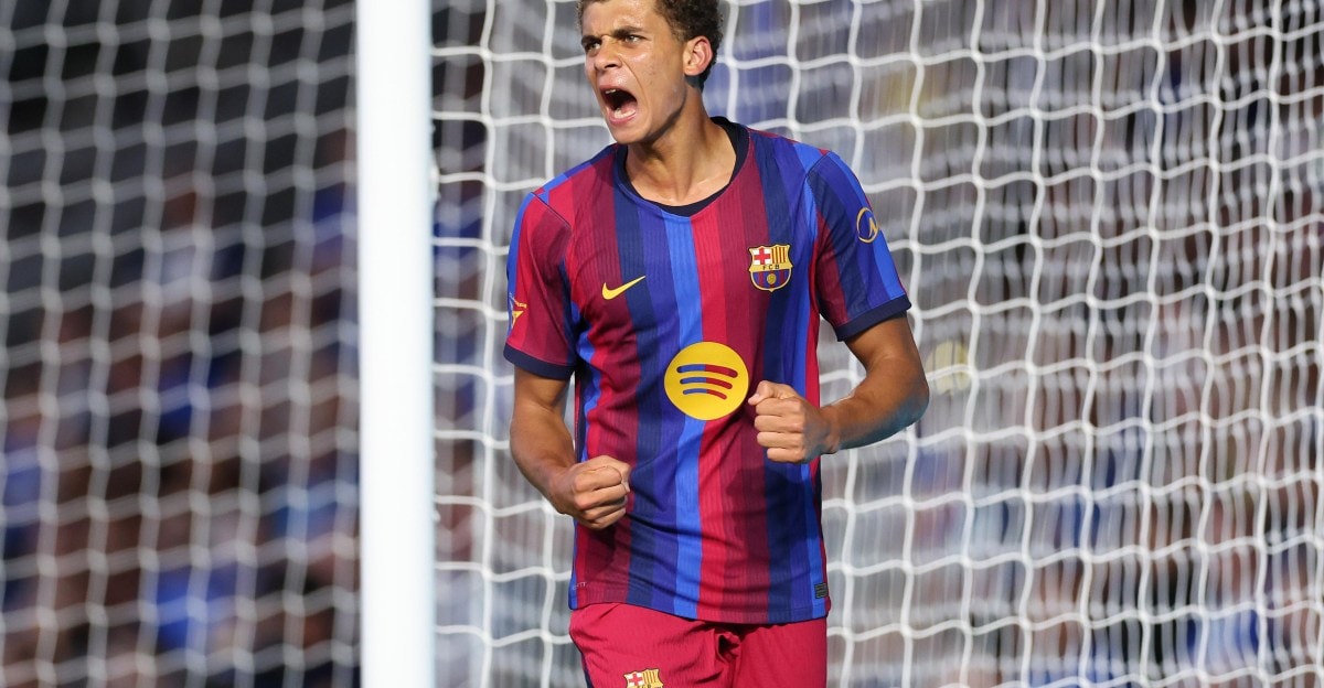 Hamza Abdelkarim sous le maillot du Barça lors du match amical contre Birmingham City.