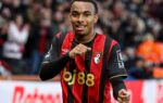 Eli Junior Kroupi sur le terrain avec Bournemouth lors d'un match.