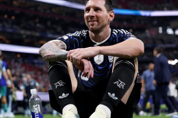 Lionel Messi avec l’Argentine avant une finale de Coupe du monde contre l’Espagne de Lamine Yamal.