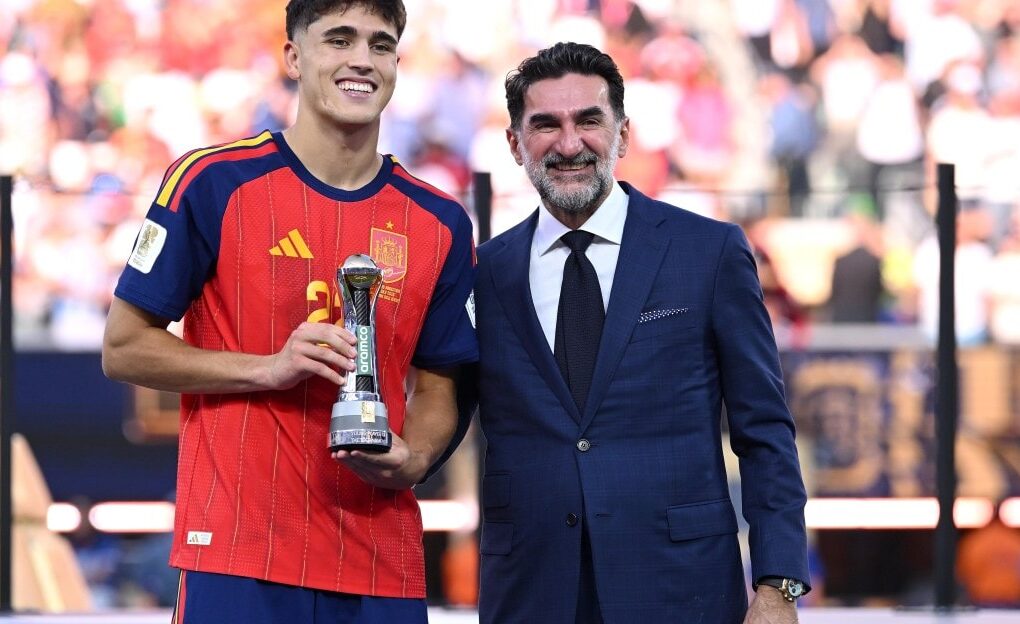 Pau Cubarsi sous le maillot de l'Espagne pendant la Coupe du monde 2026.