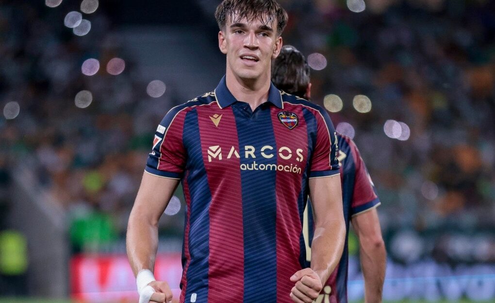 Carlos Espí lors d’un match avec Levante avant son arrivée au Real Madrid.