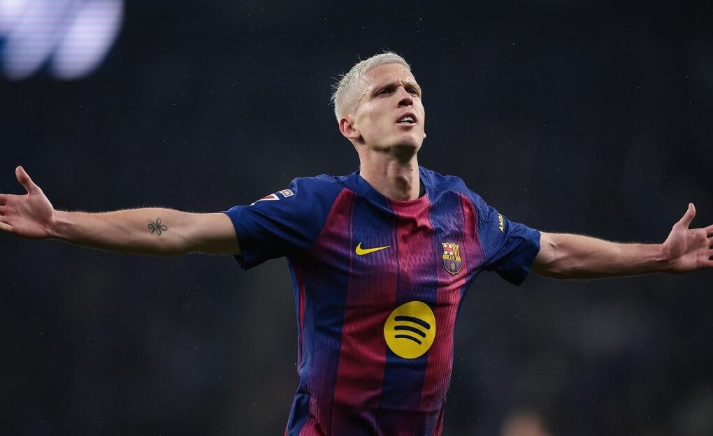Dani Olmo en action sous le maillot du Barça pendant un match.
