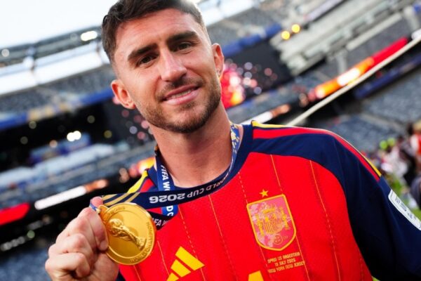 Aymeric Laporte et Pau Cubarsí dans la défense de l’Espagne pendant la Coupe du monde 2026.