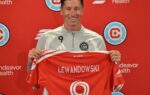 Robert Lewandowski lors de sa présentation avec le Chicago Fire après son départ du Barça.