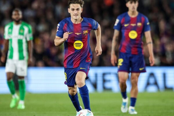 Gavi et Marc Bernal, les deux milieux du FC Barcelone.