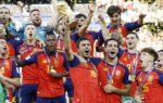 Dani Olmo avec l’Espagne après la victoire en Coupe du monde 2026 à New York.