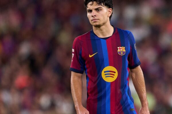 Xavi Espart en action avec le FC Barcelone sur le côté gauche.