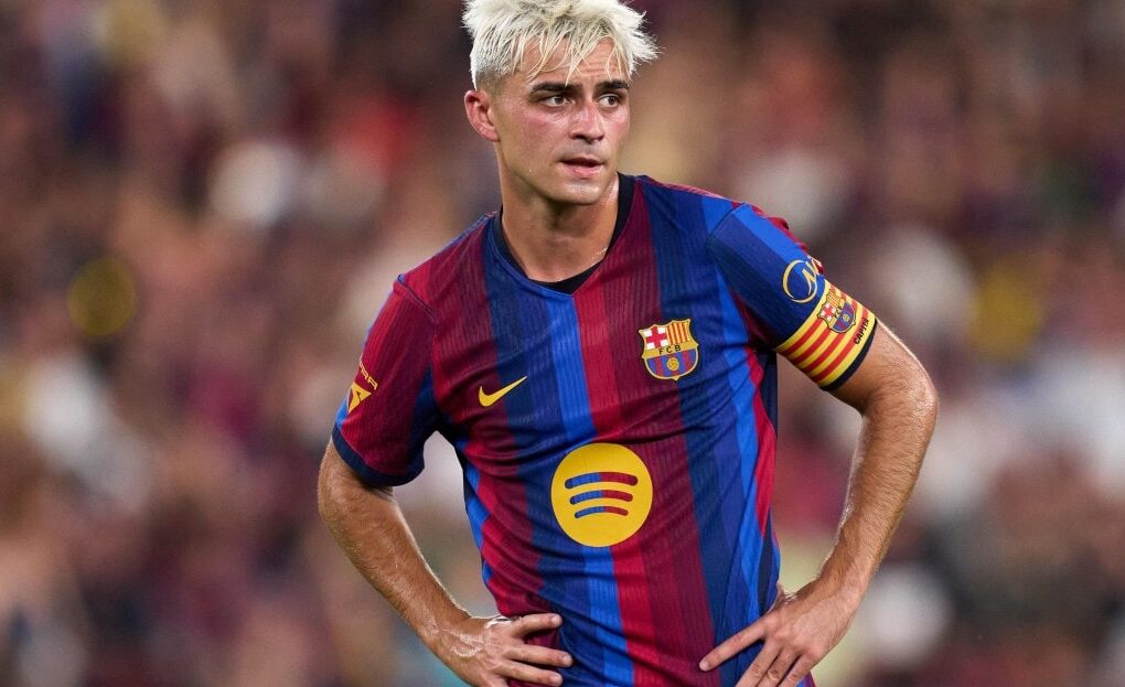 Hansi Flick avec les joueurs du FC Barcelone avant le match de Liga contre Elche.