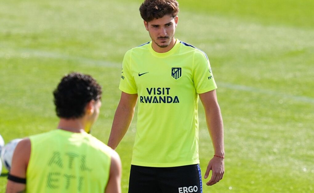 Julián Álvarez porte le maillot de l’Atlético de Madrid.