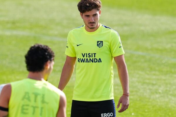 Julián Álvarez porte le maillot de l’Atlético de Madrid.