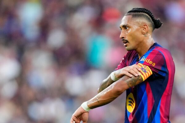 Les joueurs du Barça se préparent à affronter Elche au stade Manuel Martínez Valero.