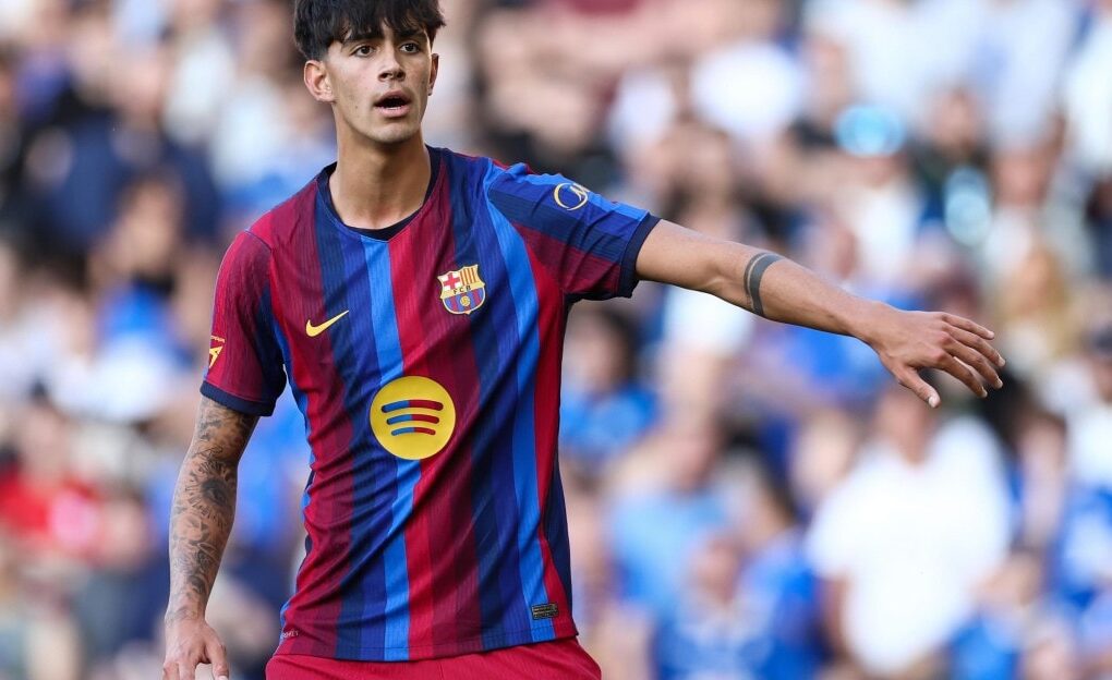 Marc Bernal apparaît sous les couleurs du Barça.