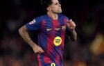 João Cancelo porte le maillot du Barça au Camp Nou.