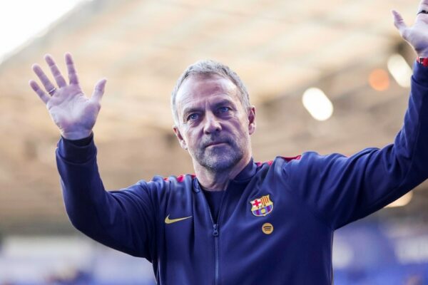 Hansi Flick pendant la préparation du Barça en Angleterre.
