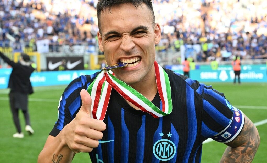 Lautaro Martínez sous le maillot de l’Inter, au cœur de rumeurs l’envoyant au Barça.
