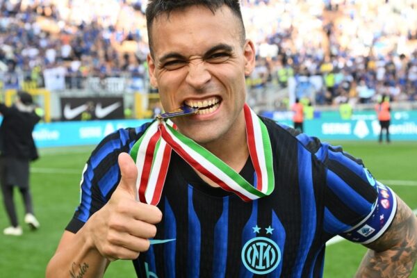 Lautaro Martínez sous le maillot de l’Inter, au cœur de rumeurs l’envoyant au Barça.