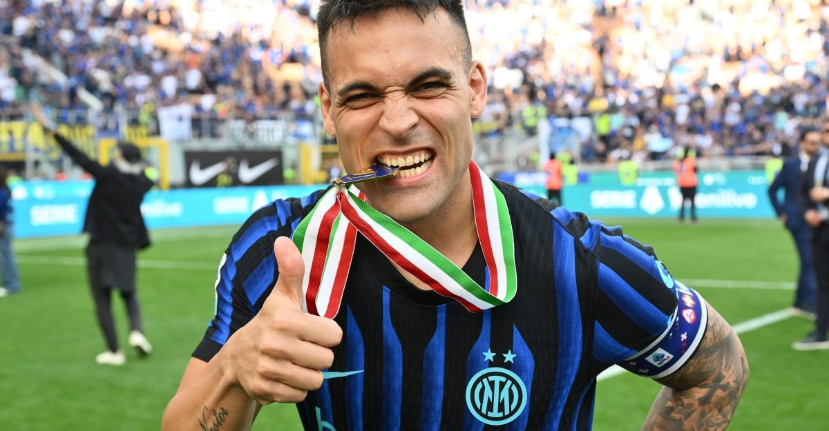 Lautaro Martínez sous le maillot de l’Inter, au cœur de rumeurs l’envoyant au Barça.