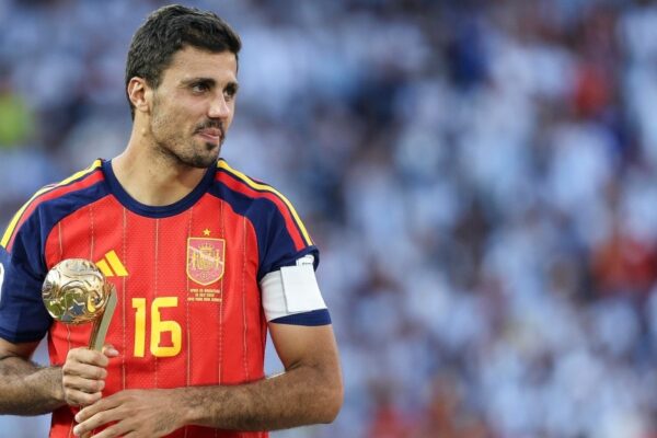 Rodri portant le maillot de Manchester City.
