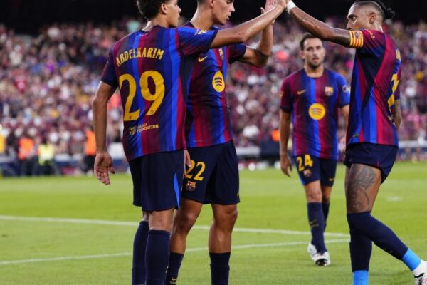 Hamza Abdelkarim sous le maillot du Barça lors du Trophée Joan Gamper contre Al Ahly.
