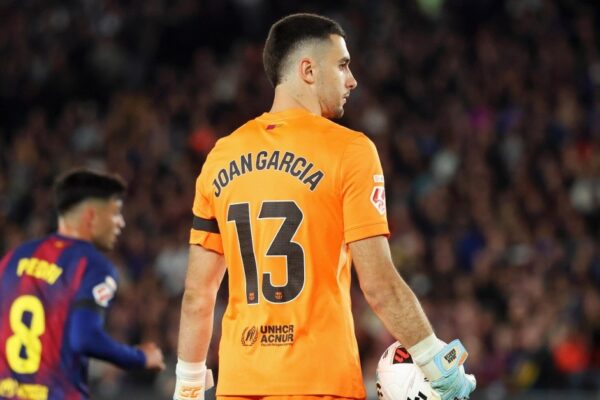 Joan Garcia et Wojciech Szczęsny concernés par la redistribution des numéros au FC Barcelone.