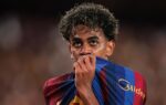 Lamine Yamal frappe du pied gauche face au Rayo au Camp Nou.