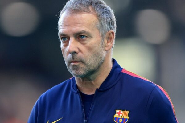 Hansi Flick et les joueurs du Barça pendant la préparation de la saison 2026-2027.