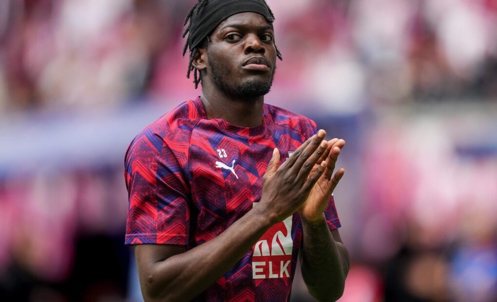 Le défenseur Castello Lukeba sous le maillot du RB Leipzig.