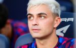 Aperçu supposé du maillot domicile du Barça pour la saison 2027-2028, avec de fines rayures verticales.