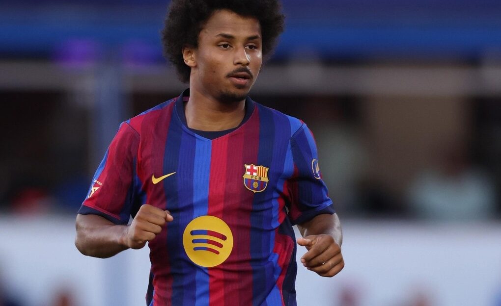 Karim Adeyemi en action avec le Barça face à Birmingham City lors de ses débuts en présaison.