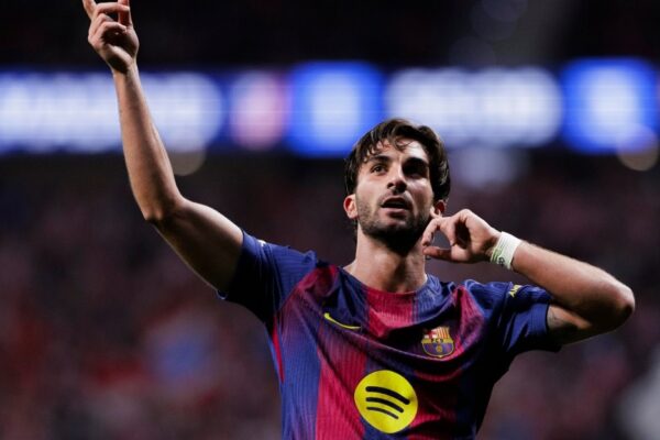 Ferran Torres avec le maillot du Barça.
