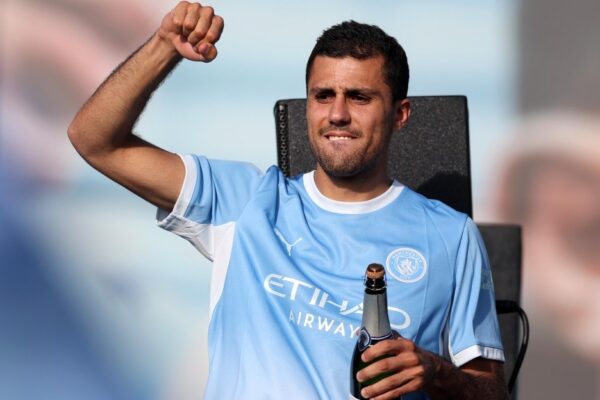 Rodri sous le maillot de Manchester City lors d’un match.