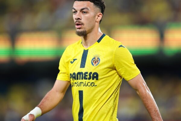 Georges Mikautadze en action avec Villarreal pendant un match.