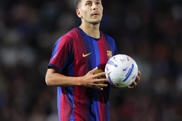 Roony Bardghji avec le FC Barcelone lors d’une séance d’entraînement.