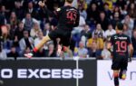 Ruud Nijstad frappe du gauche avec le FC Twente face à Cambuur en Eredivisie.