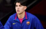 Toni Fernández apparaît sous les couleurs du FC Barcelone.
