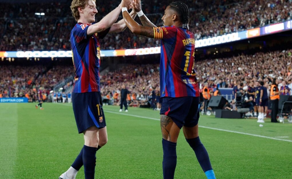 Raphinha, Lamine Yamal et Anthony Gordon lors du match du Barça contre le Rayo Vallecano au Camp Nou.