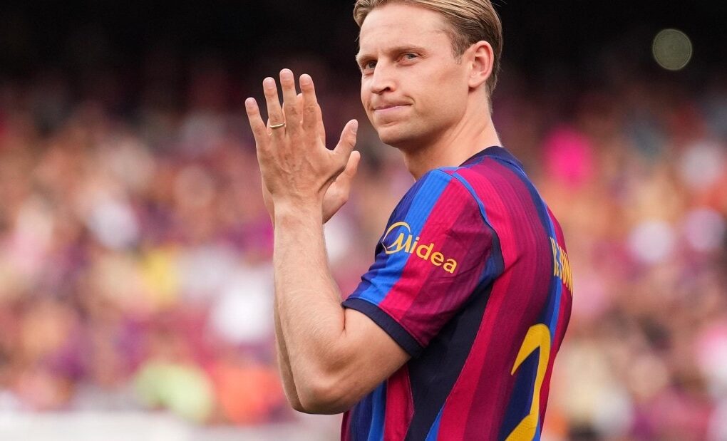 Frenkie de Jong portant le maillot du Barça lors d’un match.