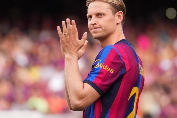 Frenkie de Jong portant le maillot du Barça lors d’un match.