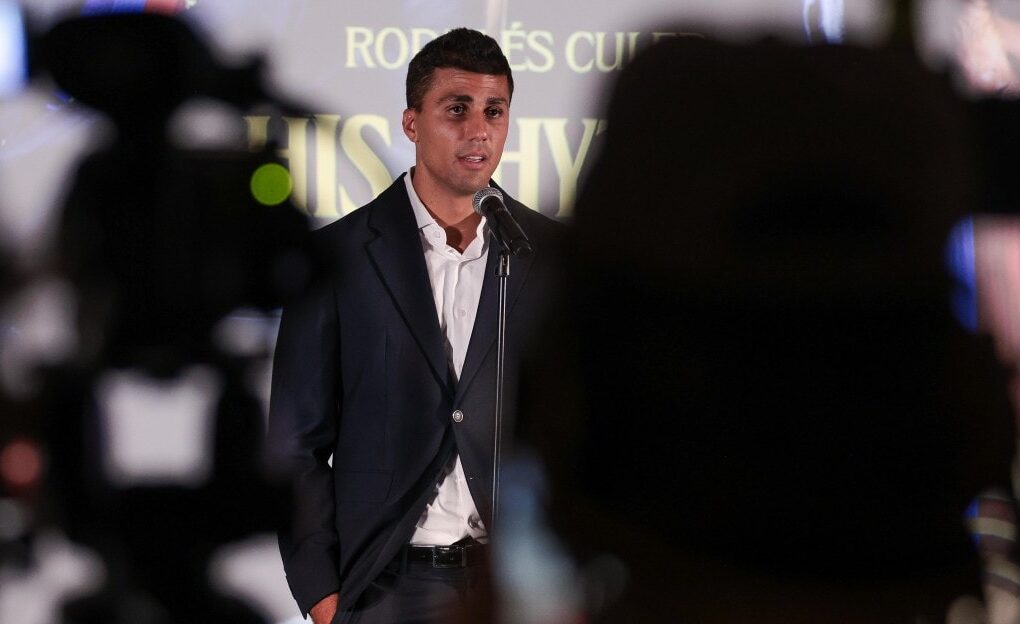 Rodri s’exprime lors de sa présentation comme nouveau joueur du FC Barcelone.
