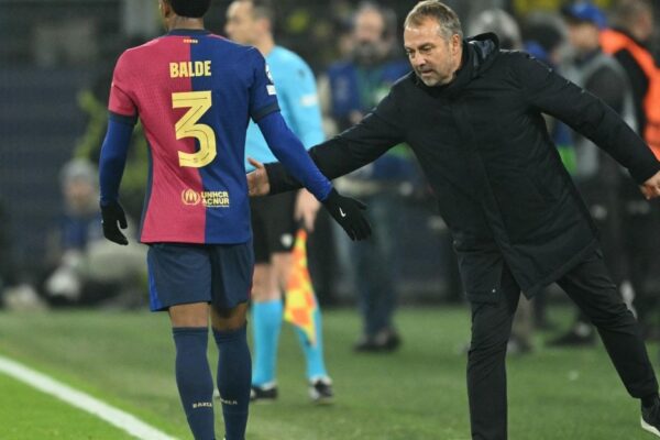 Alejandro Balde sur le terrain avec le FC Barcelone.