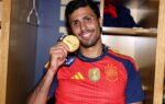 Rodri sous les couleurs de Manchester City sur la pelouse.