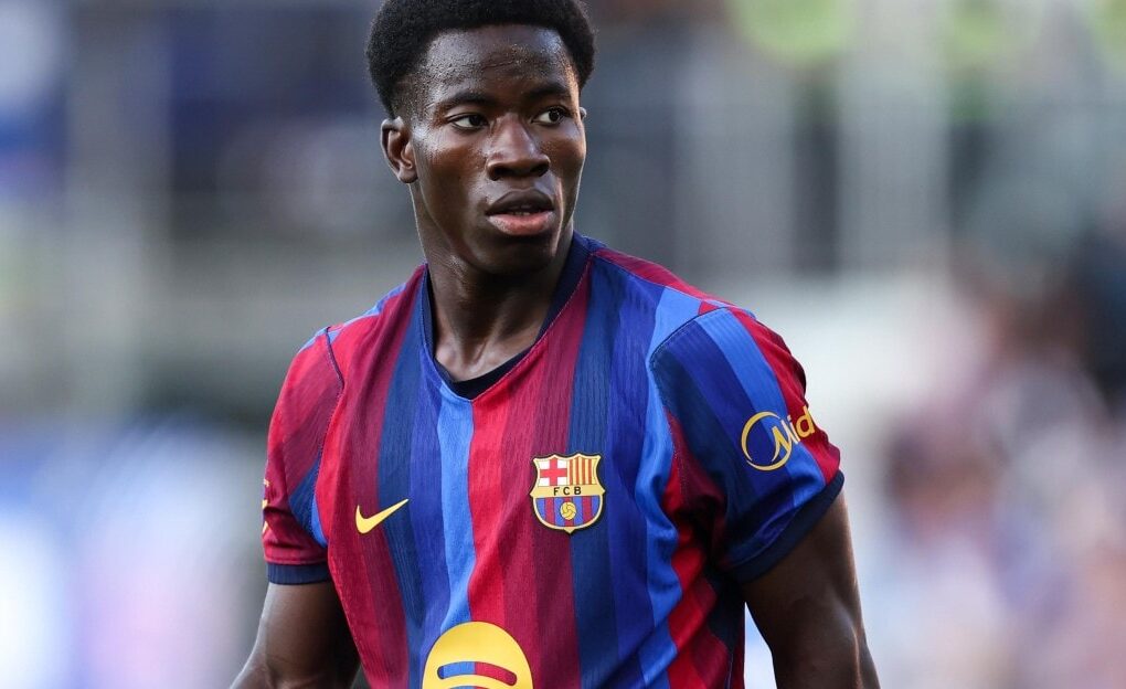 Ebrima Tunkara pendant un entraînement avec l’équipe première du Barça.
