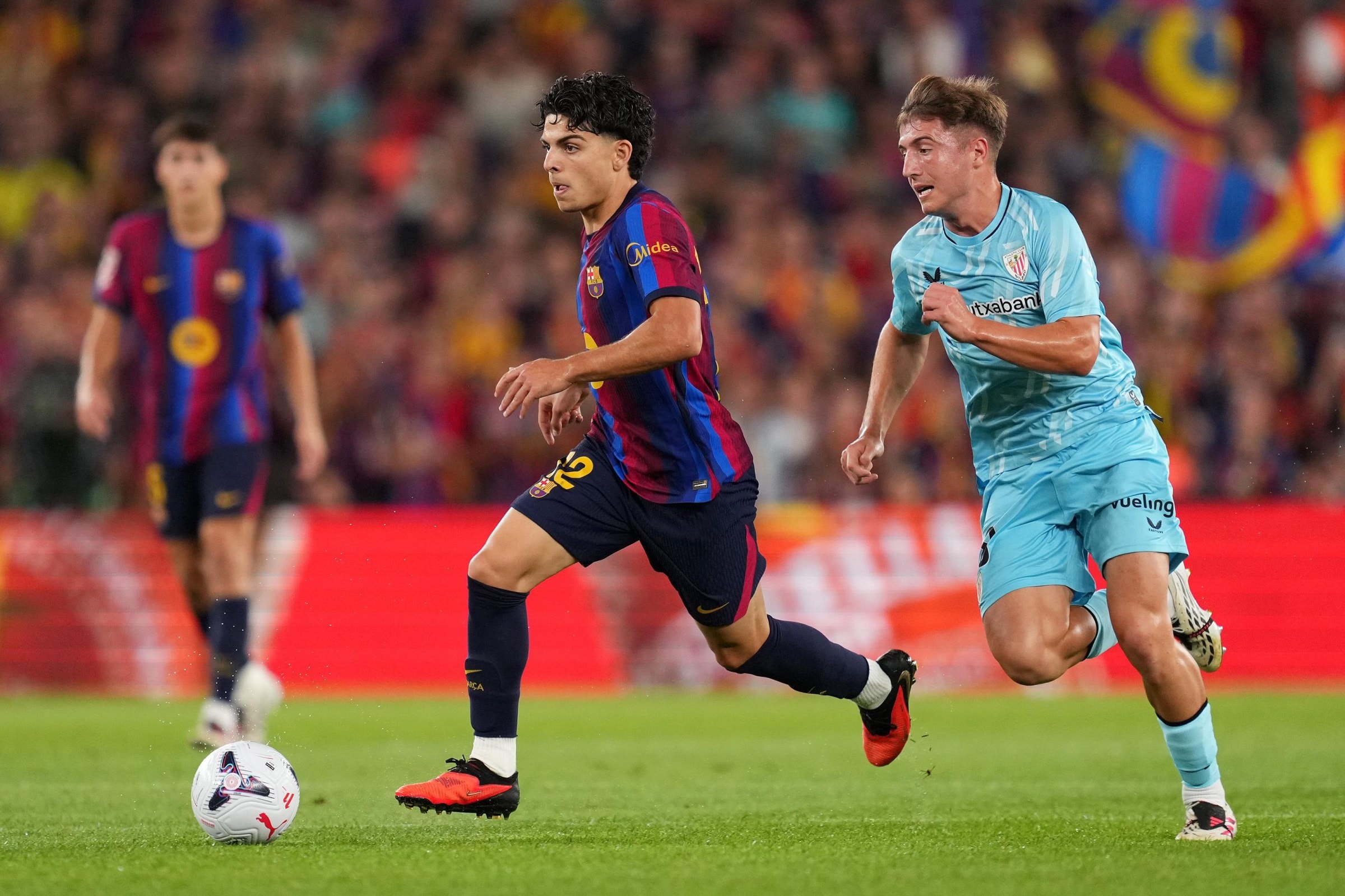 BARCELONA, SPAIN - AUGUST 27: Xavi Espart of Barcelona runs with the ball under pressure from Mikel Jauregizar of Athletic Bilbao during the LaLiga EA Sports 2026/27 match between FC Barcelona and Athletic Club at Spotify Camp Nou on August 27, 2026 in Barcelona, Spain. (Photo by Alex Caparros/Getty Images)