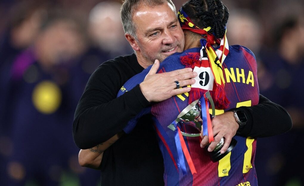 Hansi Flick s’exprime face aux médias avant le Trophée Gamper contre Al Ahly.