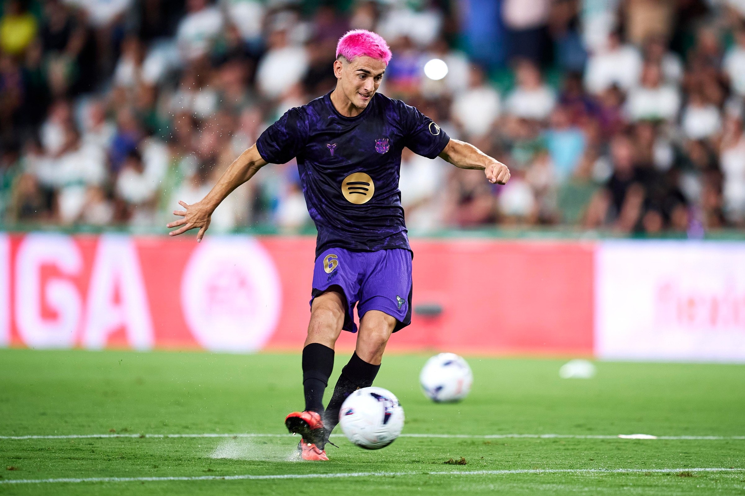 ELCHE, SPAIN - AUGUST 23: Pablo Gavi of FC Barcelona warms up prior to the LaLiga EA Sports 2026/27 match between Elche CF and FC Barcelona at Estadio Manuel Martinez Valero on August 23, 2026 in Elche, Spain. (Photo by Manuel Queimadelos/Quality Sport Images/Getty Images)