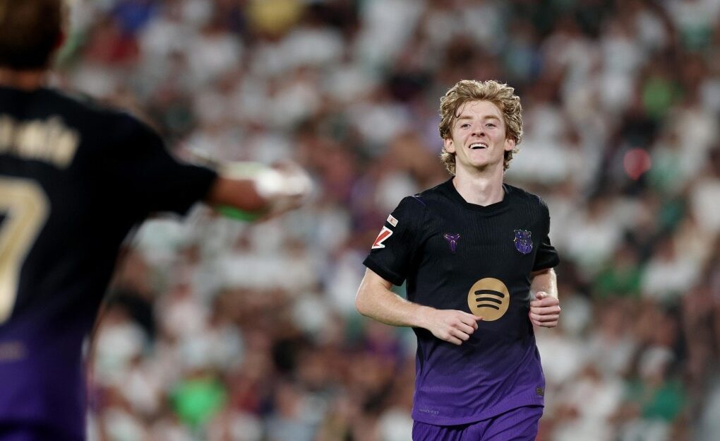 Anthony Gordon lors de sa première apparition avec le FC Barcelone.